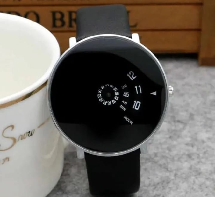 Trendy Waterproof Quartz Watch – Style Meets Durability
